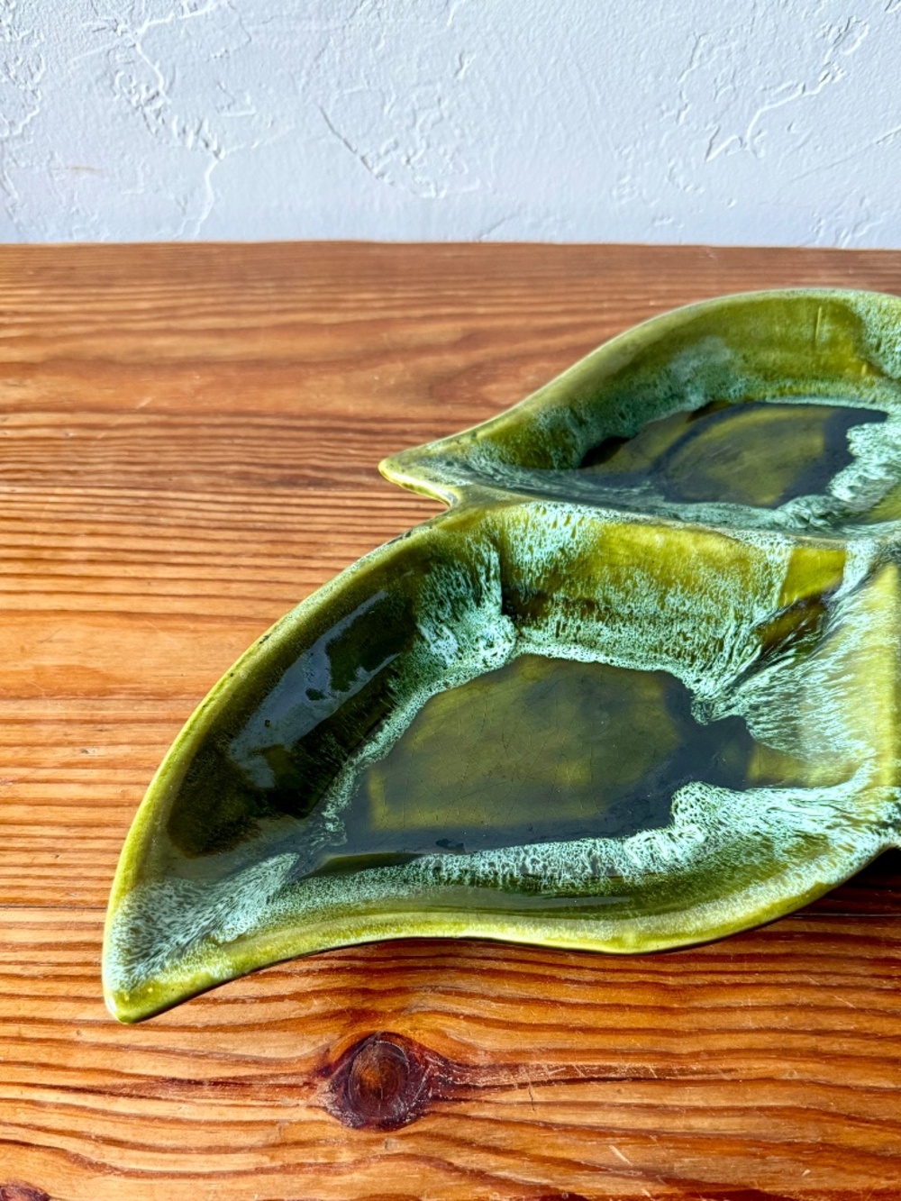Mid-Century Modern 1960's Wade of California Pottery  Green Divided Leaf Dish - Picture 7 of 14